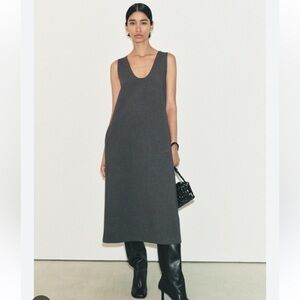 SLEEVELESS MIDI DRESS
FROSTED GRAY 0/5070/458/828/04